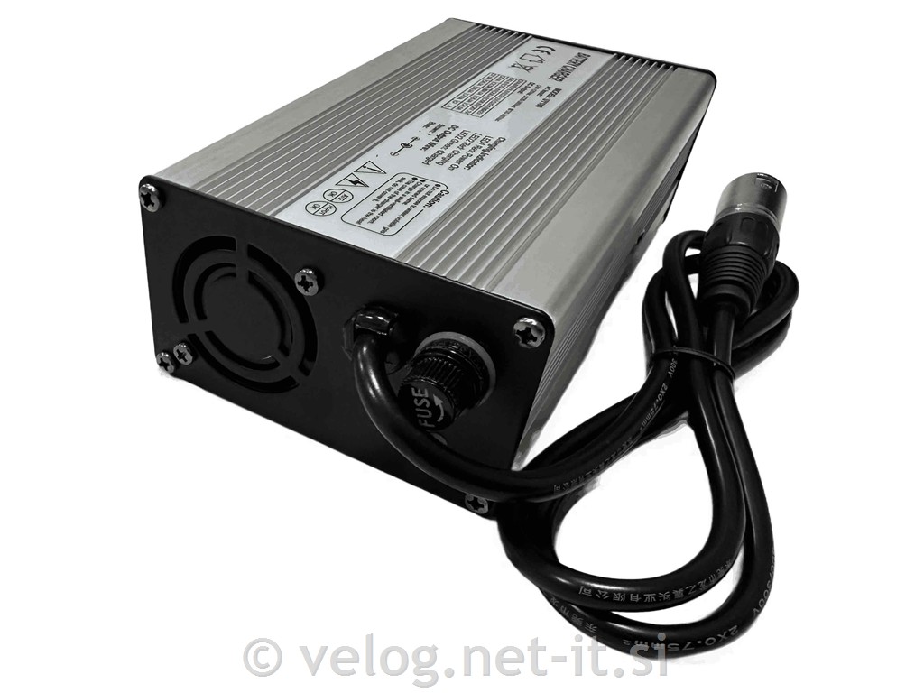 Polnilec Li-ion baterij 36V 4A LED