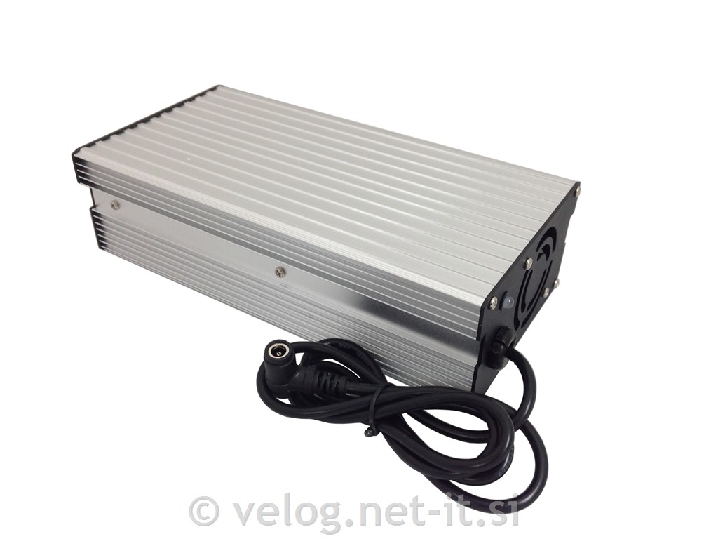 Polnilec Li-ion baterij 48V 8A - EURO konektor