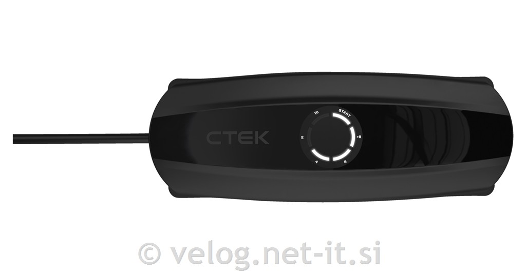 Polnilec akumulatorjev CTEK CS ONE